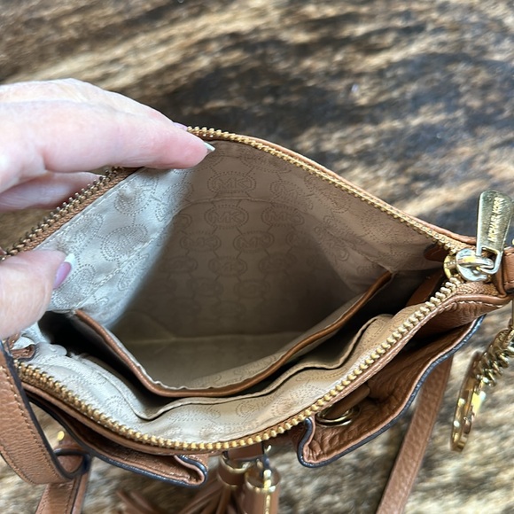 Michael Kors Crossbody - Picture 9 of 16